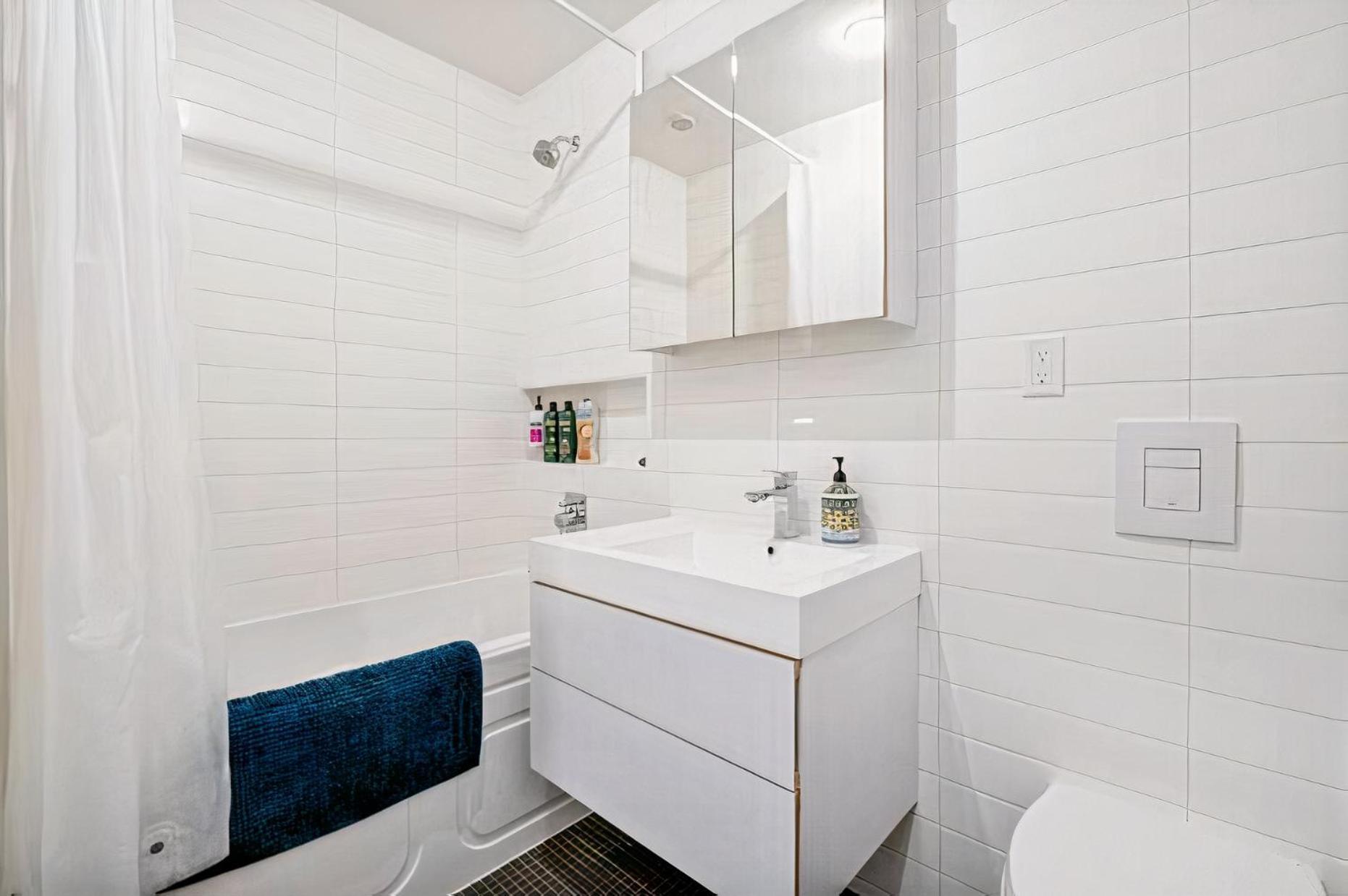 Modern, Bright & Central 1-Bed Downtown Apt Close To Rogers Arena Vancouver Esterno foto