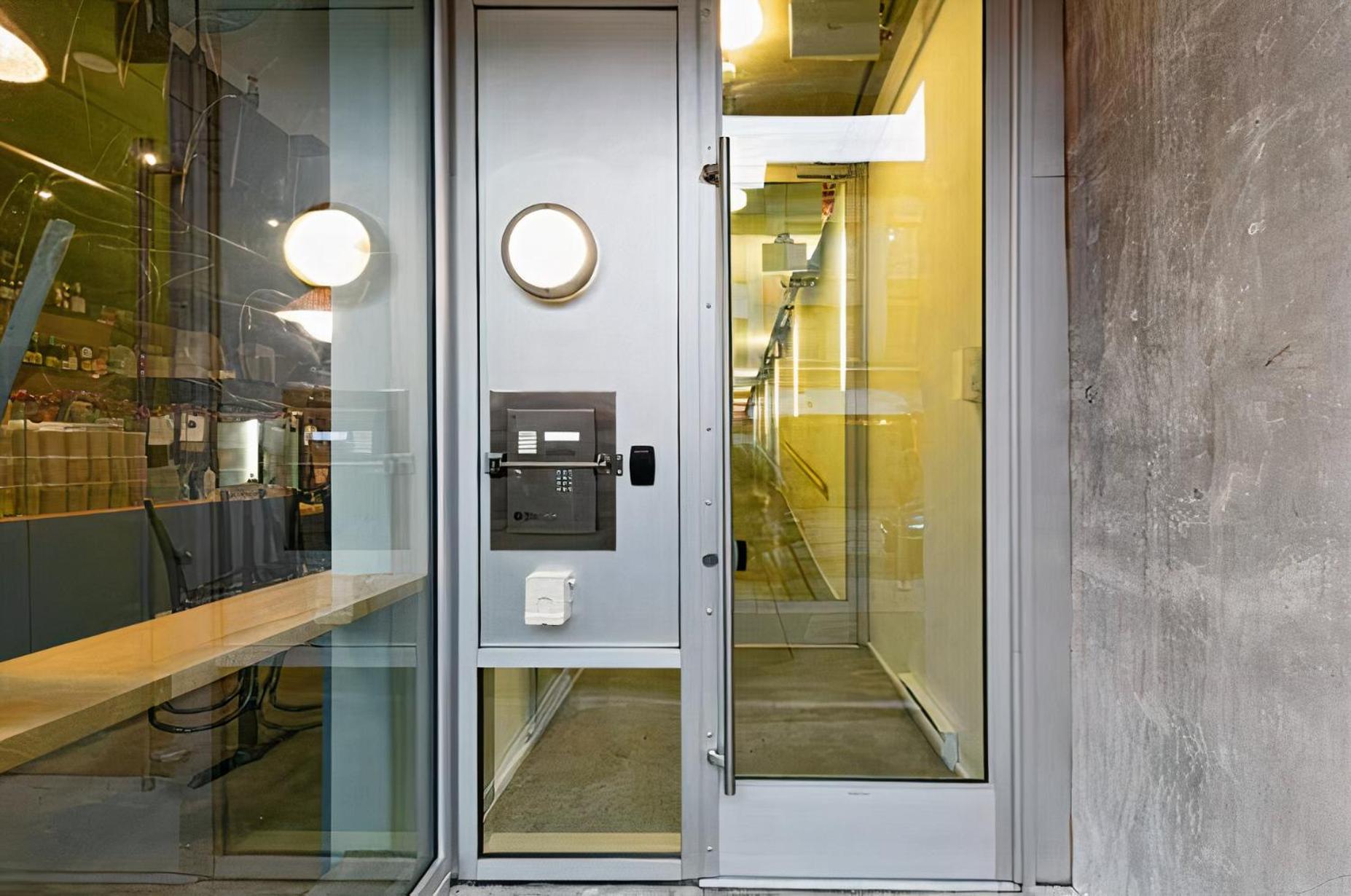 Modern, Bright & Central 1-Bed Downtown Apt Close To Rogers Arena Vancouver Esterno foto